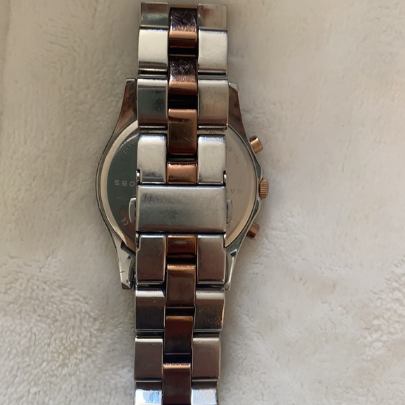 Silver and rose gold Marc Jacobs watch - Picture 3 of 4